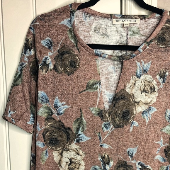 New Mauve Short Sleeve Keyhole V-Neck Floral Top - Picture 6 of 8